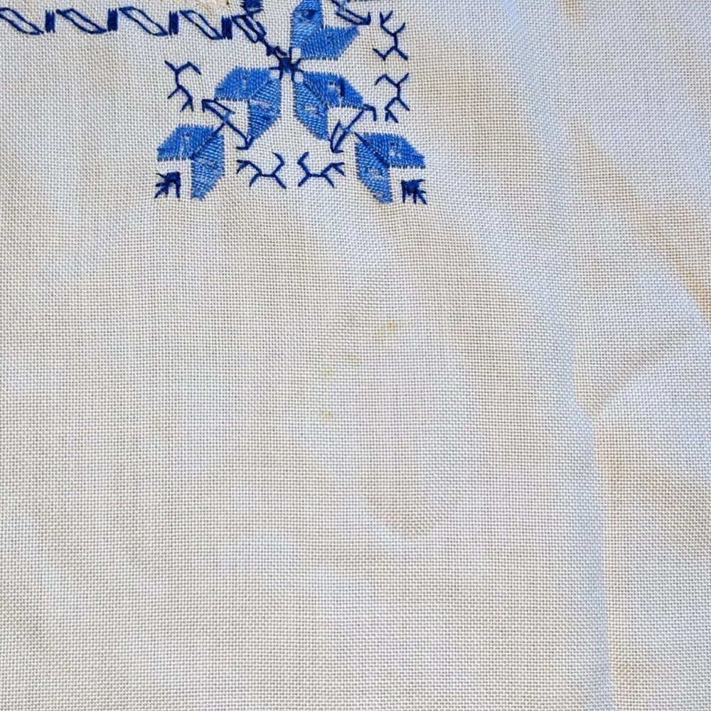 Gorgeous Embroidered Linen Tablecloth 42